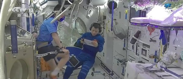 钻石配资 中国“太空之家”工作周记不断“更新” 机器人“小航”实力“抢镜”