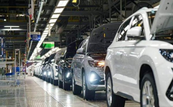 嘉理证券 55秒造一台车，机器人“体检”省千万，成都工厂凭啥这么牛？